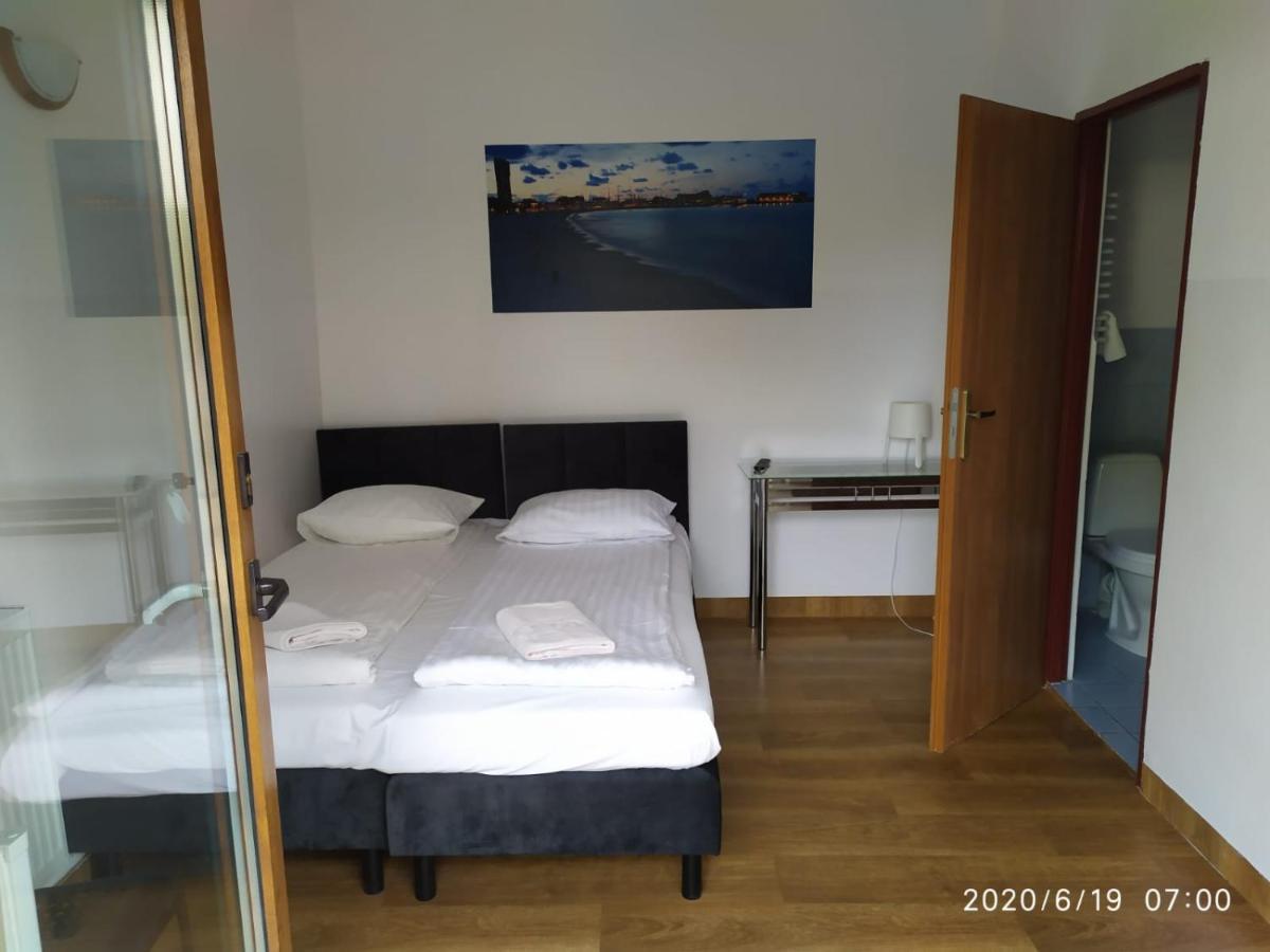 Hotel Bryza Rewa Extérieur photo
