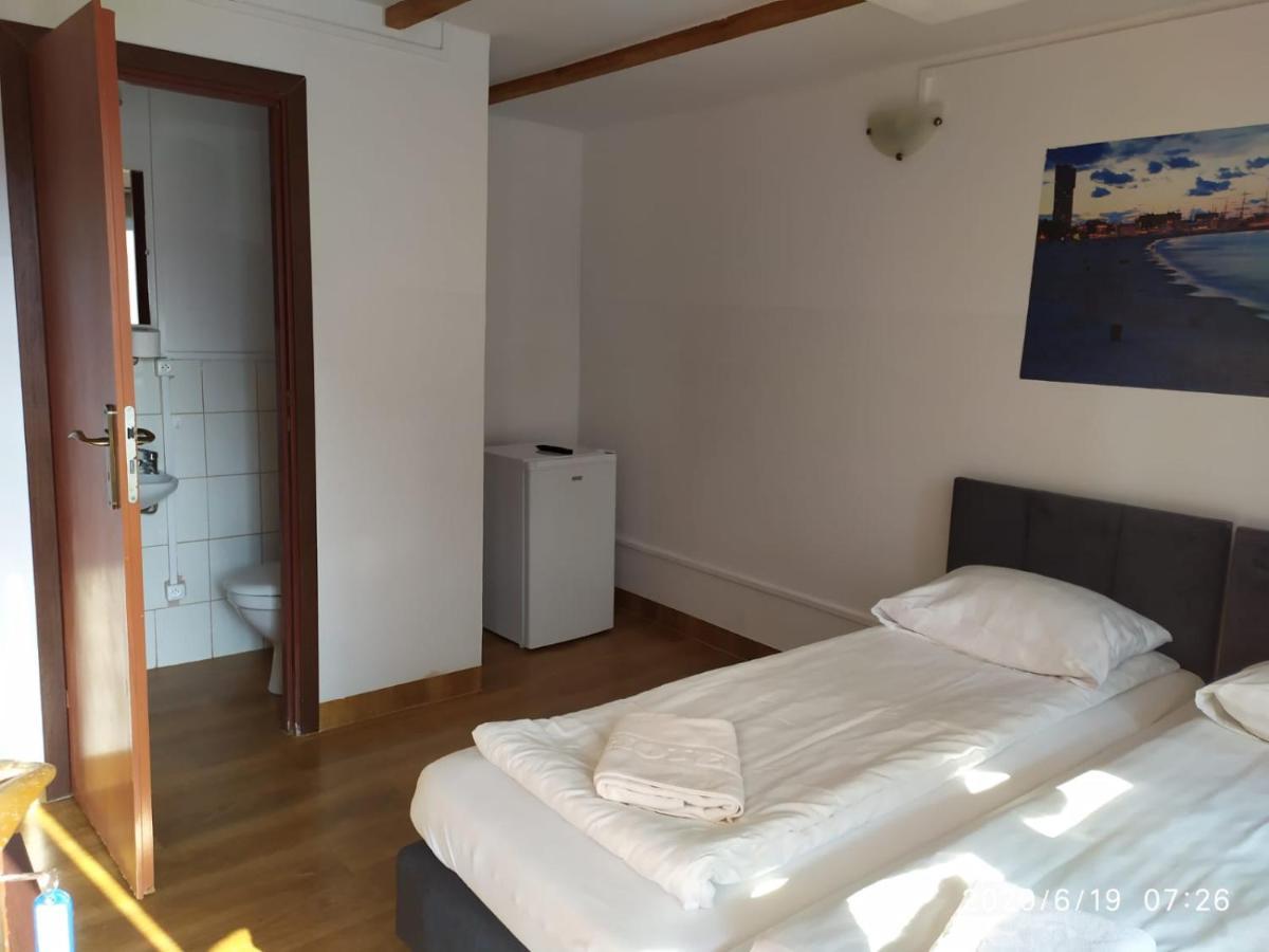Hotel Bryza Rewa Extérieur photo